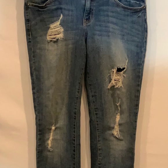 Women’s Distressed Kancan Denim skinny jeans - Picture 2 of 7